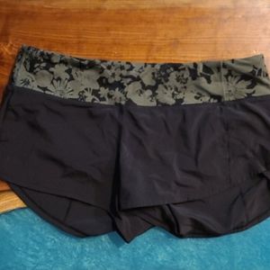 Black Lululemon short shorts